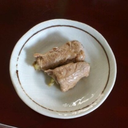 お弁当のおかずにつくりました。なすの肉巻はじめてだったのですがシンプルでとても美味しいですね。
ご馳走様でした(*^_^*)